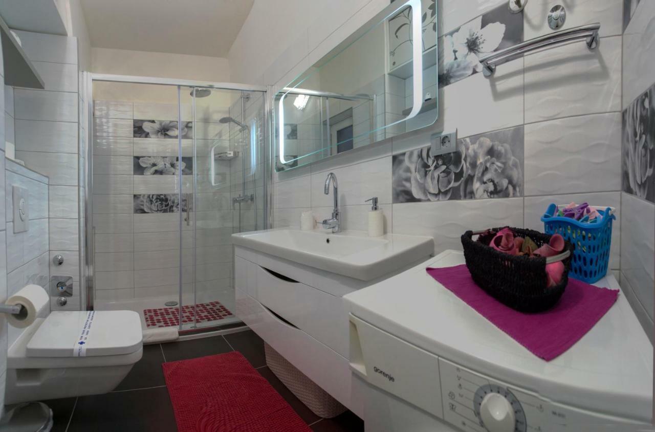 Apis Split Apartment Luaran gambar
