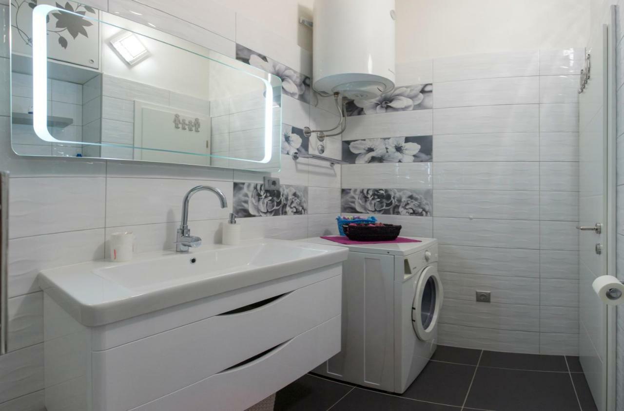 Apis Split Apartment Luaran gambar