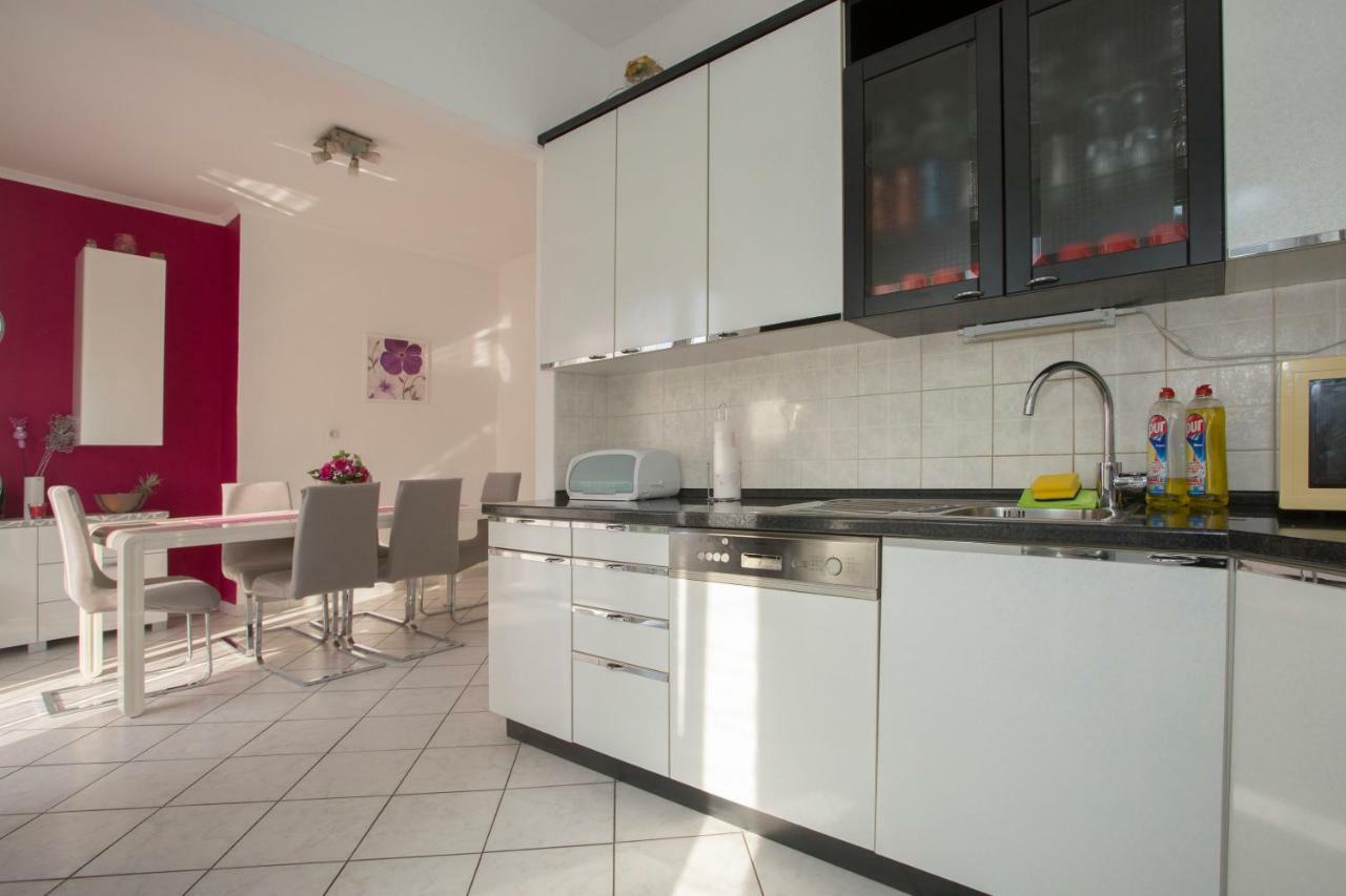 Apis Split Apartment Luaran gambar