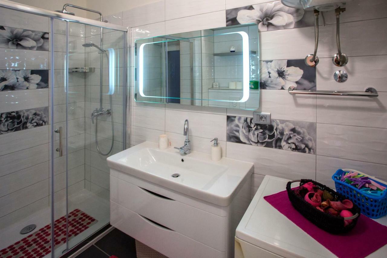 Apis Split Apartment Luaran gambar